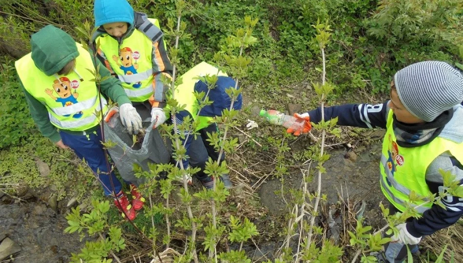 'Czysta Małopolska': proekologiczne działania uczniów szkoły - zdjęcie 1