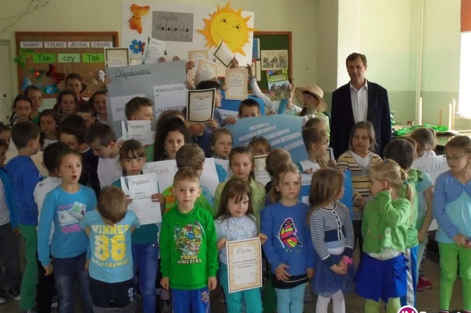 'Czysta Małopolska': proekologiczne działania uczniów szkoły - zdjęcie 2