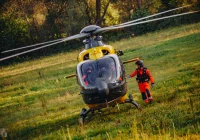 Ciężki stan przygniecionego traktorzysty. Mężczyznę zabrał LPR - zdjęcie główne