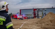 50 strażaków gasiło pożar hali produkcyjnej - zdjęcie 2