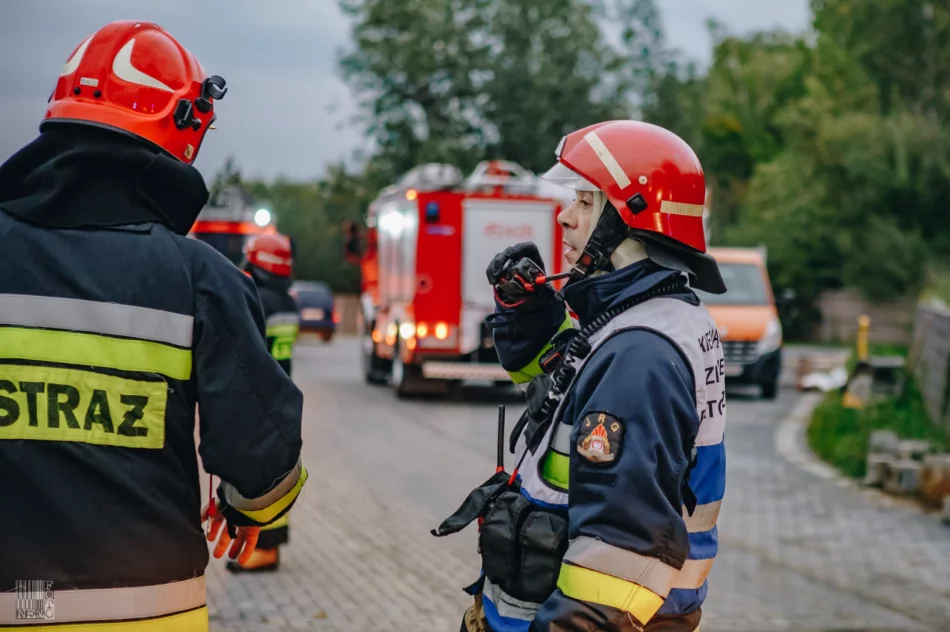 50 strażaków gasiło pożar hali produkcyjnej - zdjęcie 6