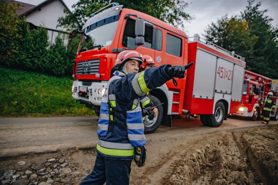50 strażaków gasiło pożar hali produkcyjnej - zdjęcie 7