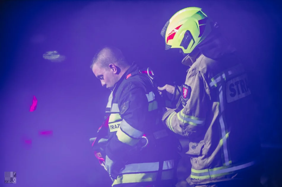 50 strażaków gasiło pożar hali produkcyjnej - zdjęcie 19