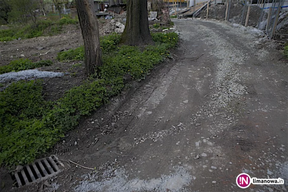 Absurd: najbardziej reprezentatywna, 'publiczna' droga w centrum - zdjęcie 3