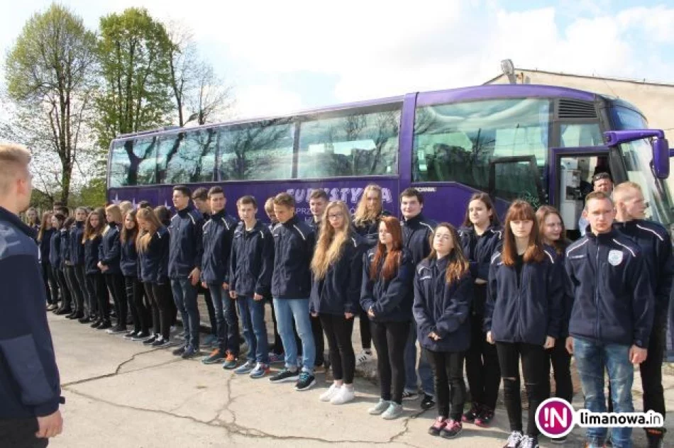 Uczniowie na lekcji w komendzie wojewódzkiej - zdjęcie 3