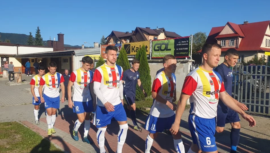 Piłkarski weekend od IV ligi do B klasy: Limanovia w czwartoligowym meczu na szczycie - zdjęcie 1