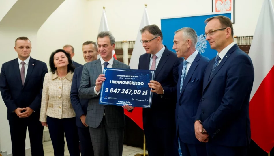 Otrzymali czeki na ponad 15 mln zł - zdjęcie 1