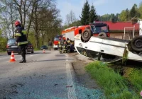 Naściszowa: samochód osobowy wypadł z drogi - zdjęcie główne
