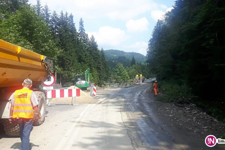 Drogowcy pracują nad tymczasowymi objazdami. DW968 ma być przejezdna po weekendzie - zdjęcie 2