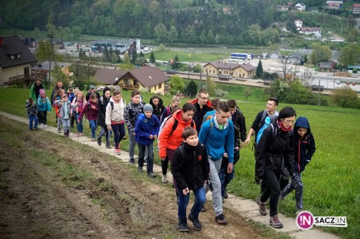 Dzięki harcerzom biało - czerwona znów na 1266 m. n.p.m.