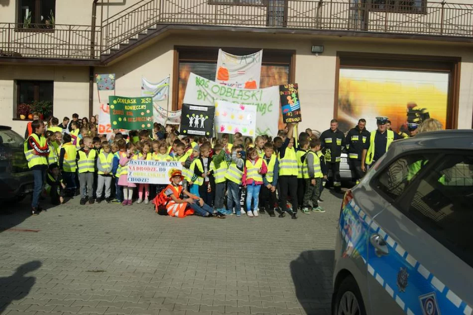 Funkcjonariusze spotykają się z uczniami - zdjęcie 5