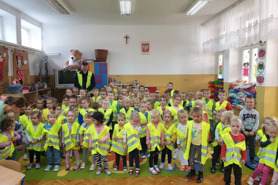 Funkcjonariusze spotykają się z uczniami - zdjęcie 6