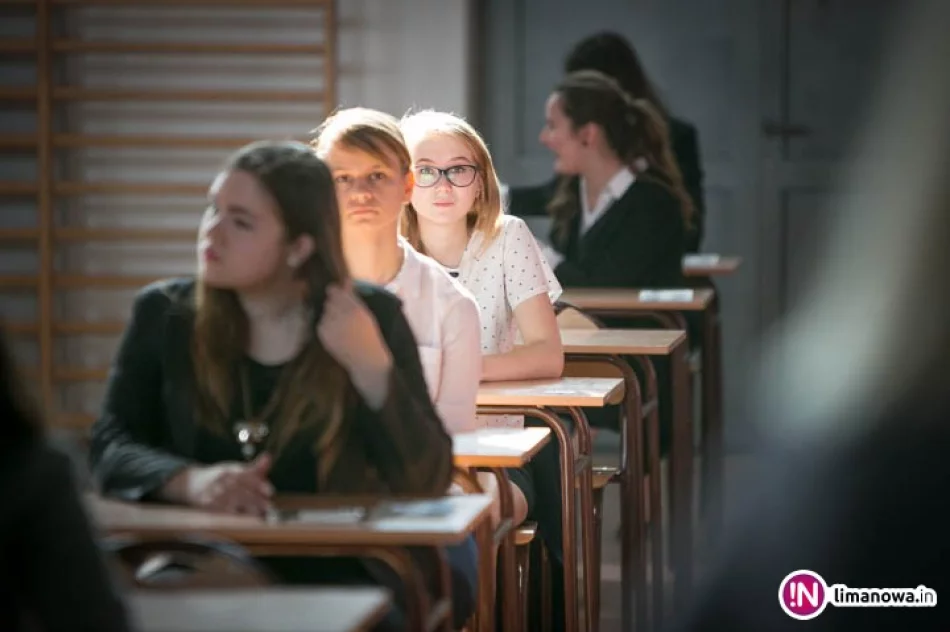 1100 uczniów z Limanowszczyzny rozpoczęło maturę - zdjęcie 4