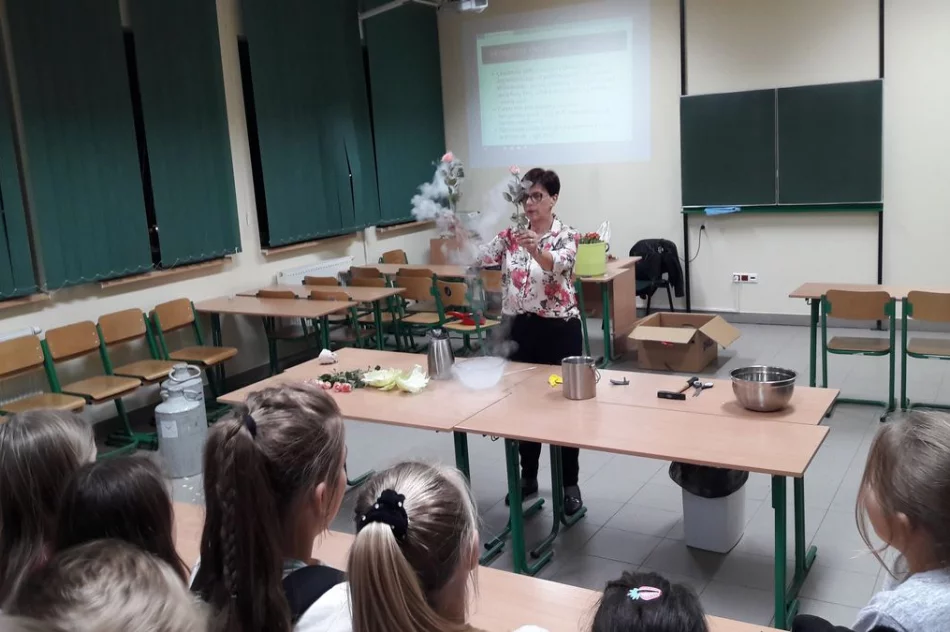 Uczniowie SP w Starej Wsi I uczestnikami Małopolskiej Nocy Naukowców - zdjęcie 3