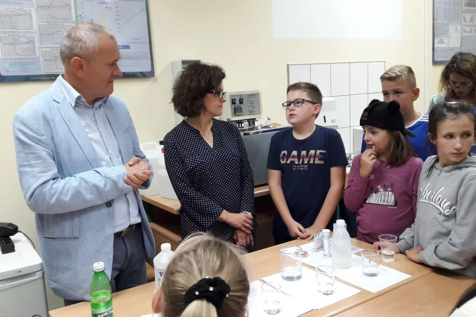 Uczniowie SP w Starej Wsi I uczestnikami Małopolskiej Nocy Naukowców - zdjęcie 4