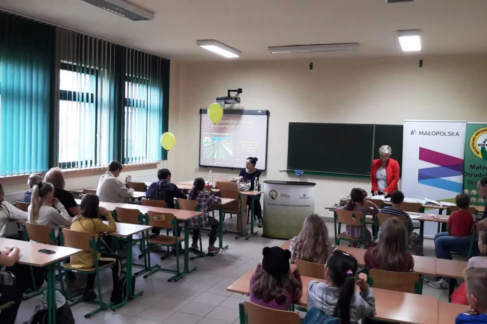 Uczniowie SP w Starej Wsi I uczestnikami Małopolskiej Nocy Naukowców - zdjęcie 5