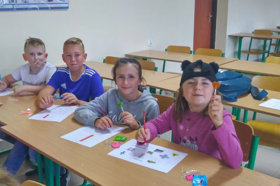 Uczniowie SP w Starej Wsi I uczestnikami Małopolskiej Nocy Naukowców - zdjęcie 9