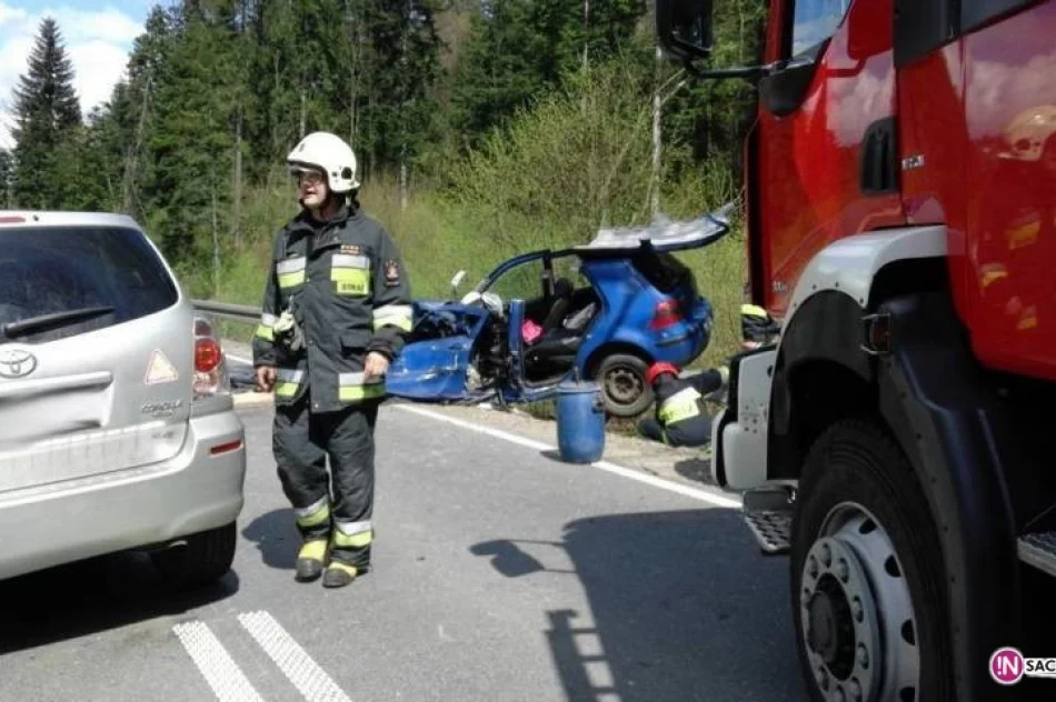 Naściszowa - zderzenie dwóch samochodów osobowych - zdjęcie 2