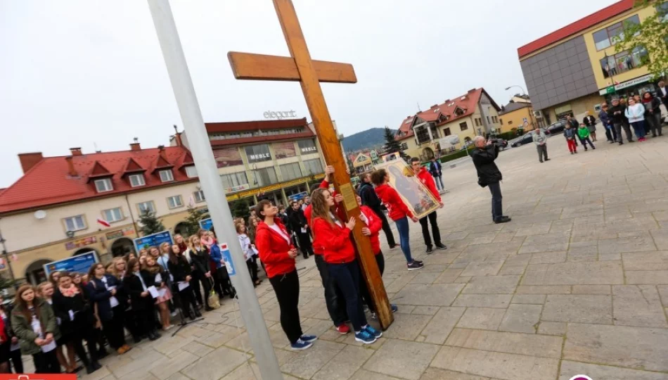 Symbole ŚDM przybyły do diecezji tarnowskiej - zdjęcie 1