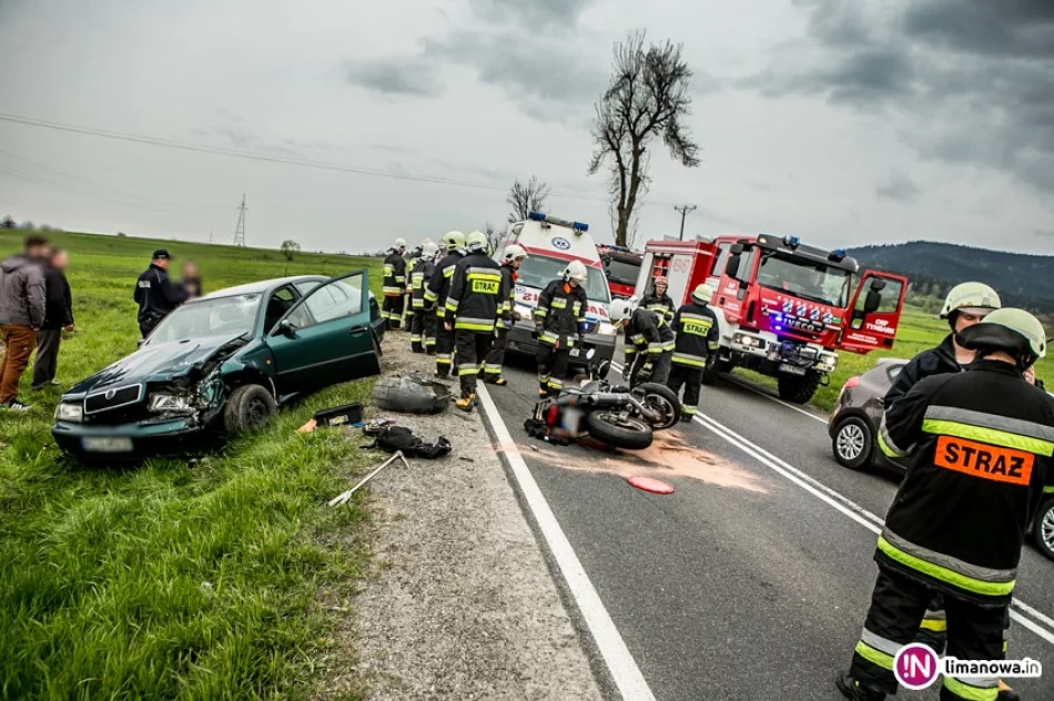 Motocyklista zderzył się czołowo z samochodem (wideo) - zdjęcie 3