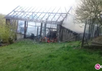Pożar stodoły - 40 tys. zł strat. Przyczyna nieustalona (zdjęcia) - zdjęcie główne