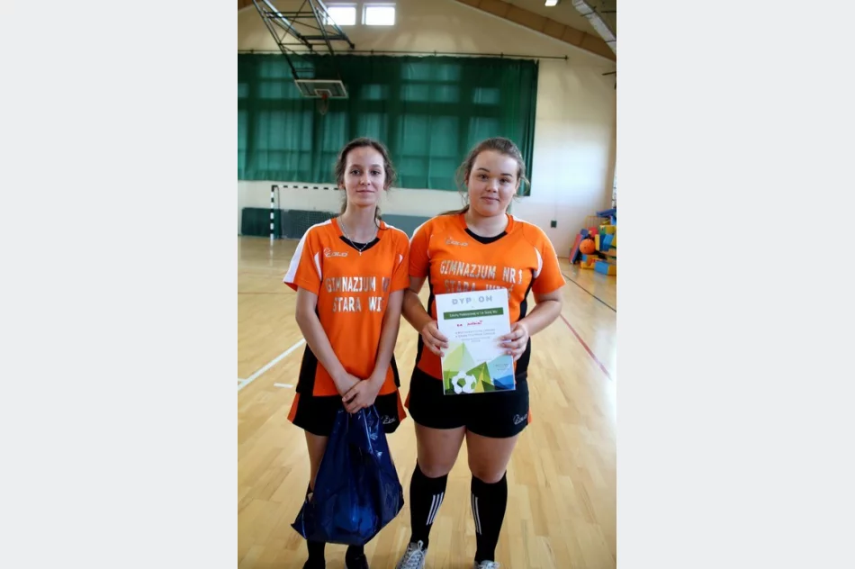 8 drużyn walczyło o tytuł Mistrza Gminy w Piłce Halowej Dziewcząt - zdjęcie 11