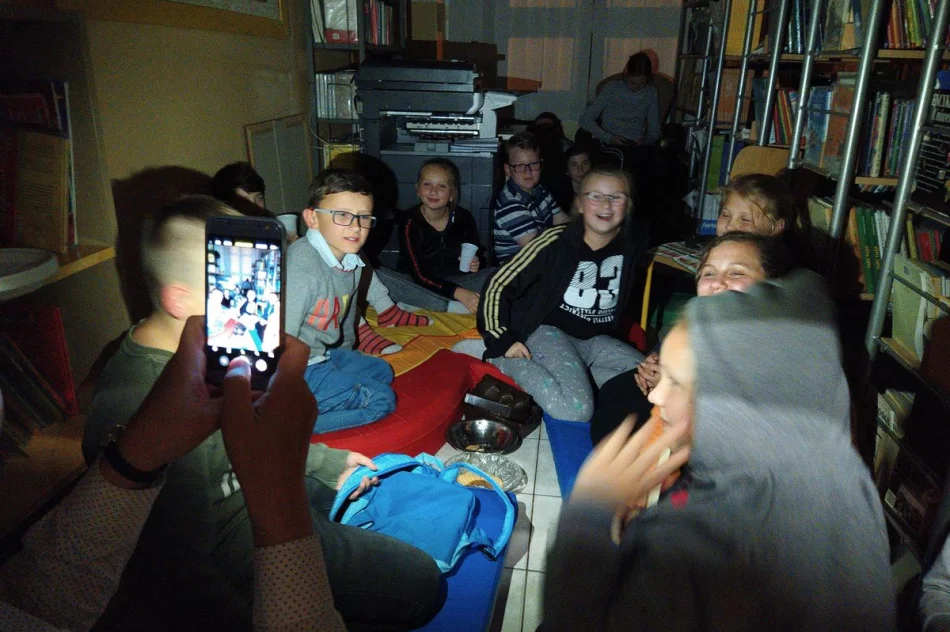 NOC BIBLIOTEK w Szkole Podstawowej nr 1 w Męcinie - zdjęcie 4