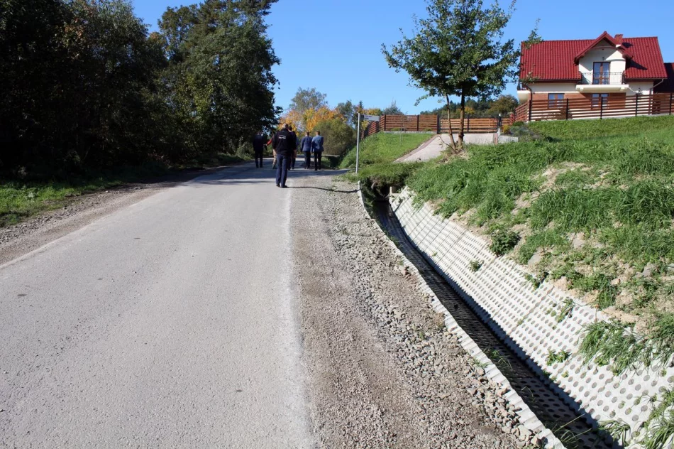 Kolejne drogi gminne po przebudowie odebrane - zdjęcie 18