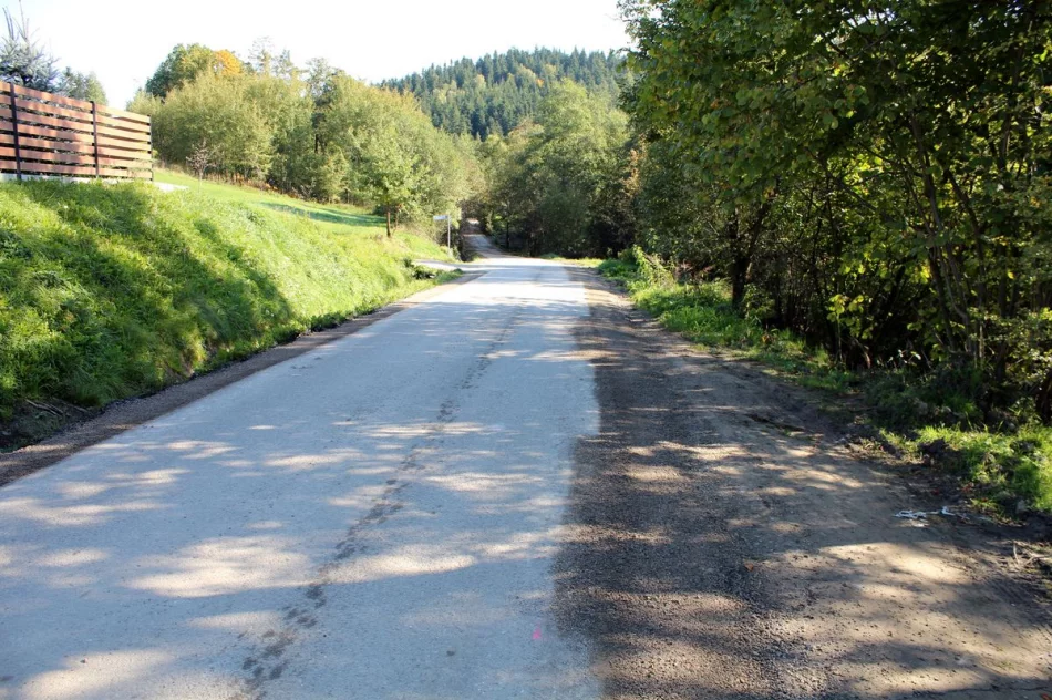 Kolejne drogi gminne po przebudowie odebrane - zdjęcie 19