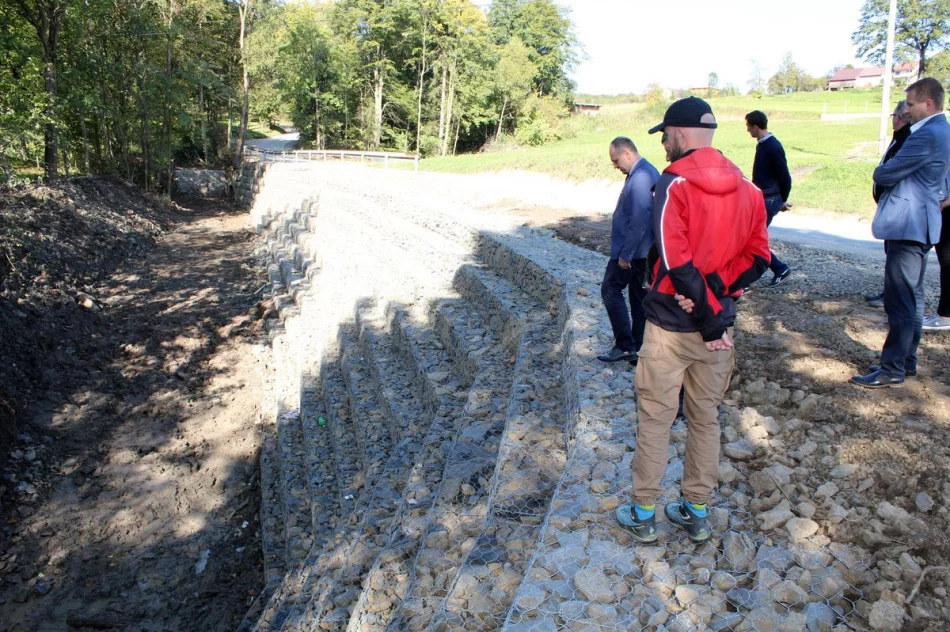 Kolejne drogi gminne po przebudowie odebrane - zdjęcie 20
