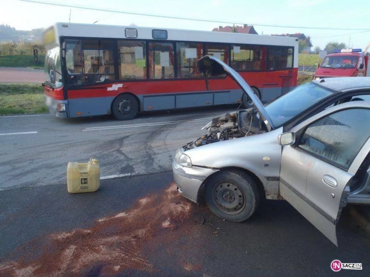 Czarny Potok: zderzenie samochodu osobowego i autobusu