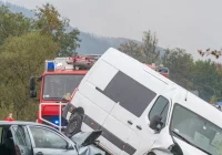 30-latek chciał uniknąć najechania na tył innego pojazdu. Doprowadził do wypadku - zdjęcie główne