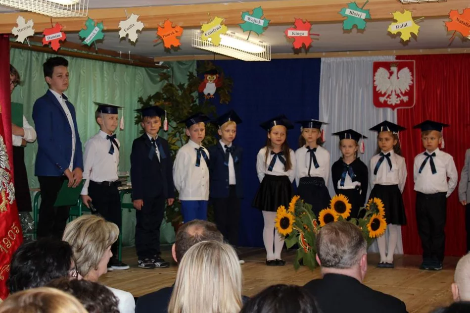 Pierwszoklasiści z SP Siekierczyna nr 2 są już pełnoprawnymi uczniami - zdjęcie 6