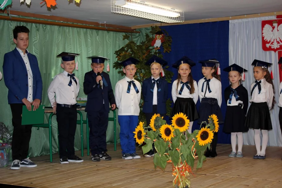 Pierwszoklasiści z SP Siekierczyna nr 2 są już pełnoprawnymi uczniami - zdjęcie 8