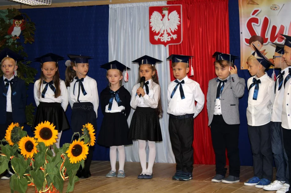 Pierwszoklasiści z SP Siekierczyna nr 2 są już pełnoprawnymi uczniami - zdjęcie 9