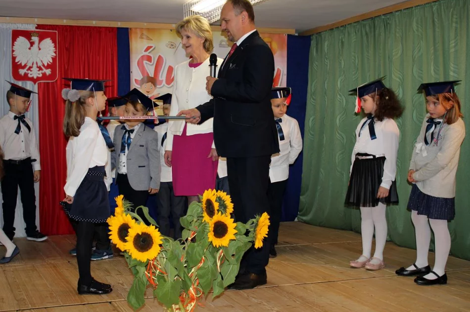 Pierwszoklasiści z SP Siekierczyna nr 2 są już pełnoprawnymi uczniami - zdjęcie 13