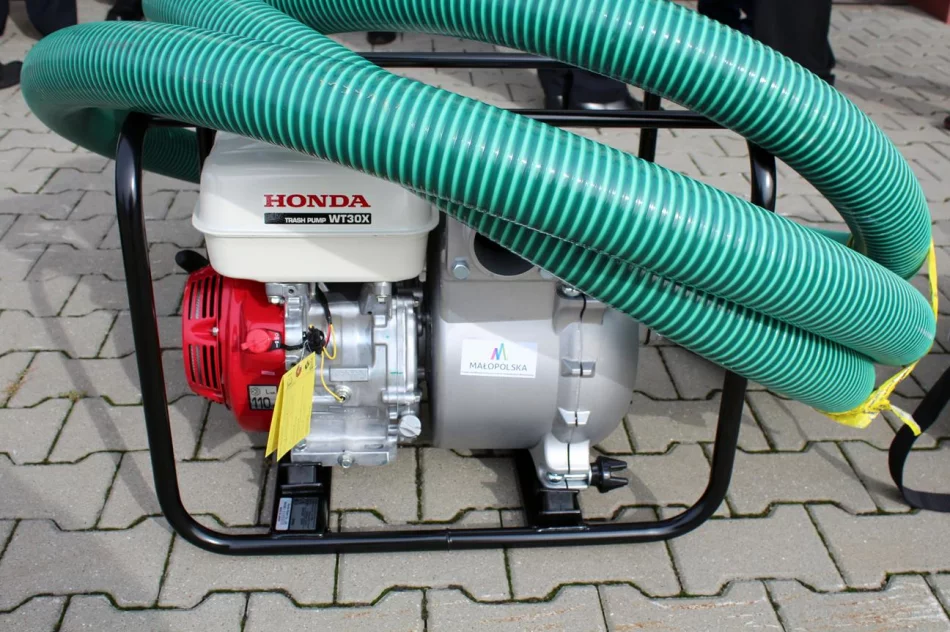 Sprzęt zapewniający gotowość bojową trafił do jednostek OSP z gminy Limanowa - zdjęcie 2