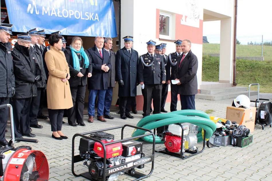 Sprzęt zapewniający gotowość bojową trafił do jednostek OSP z gminy Limanowa - zdjęcie 17