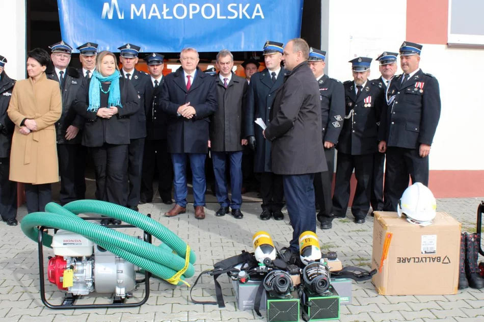 Sprzęt zapewniający gotowość bojową trafił do jednostek OSP z gminy Limanowa - zdjęcie 19