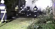 33 strażaków gasiło pożar budynku gospodarczego - zdjęcie 3