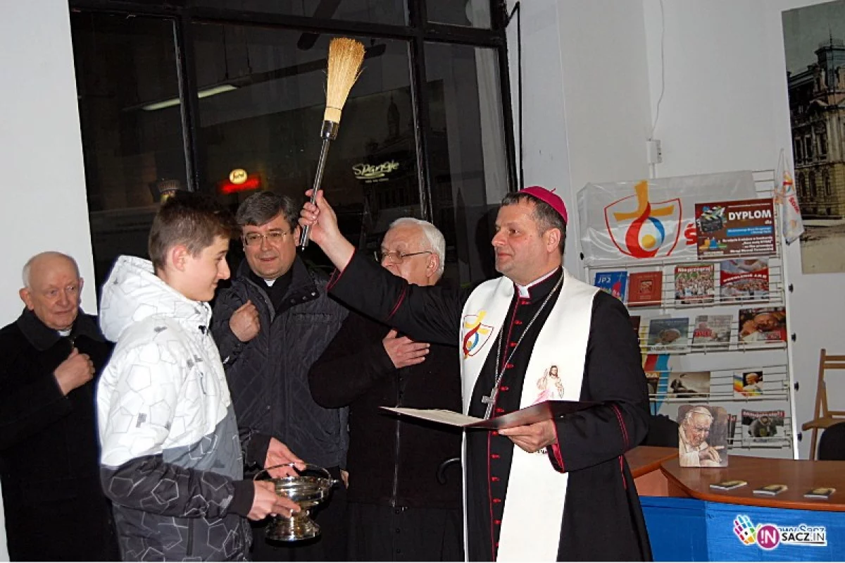 Nowy Sącz: Biskup Leszkiewicz poświęcił biuro Światowych Dni Młodzieży