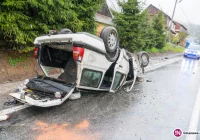 Uczestnicy wypadku pijani - od 1 do 3,3 promila. Prowadził najtrzeźwiejszy? (wideo) - zdjęcie główne