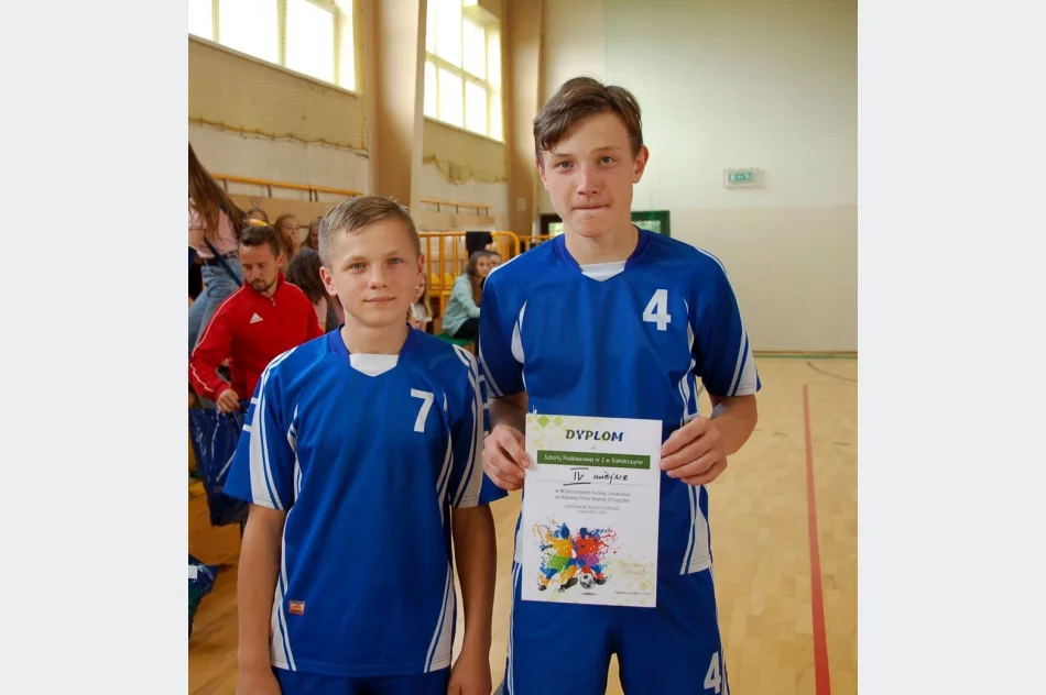 Mistrzostwa Gminy w Halowej Piłce Nożnej Chłopców - najlepsza drużyna z SP Mordarka - zdjęcie 6