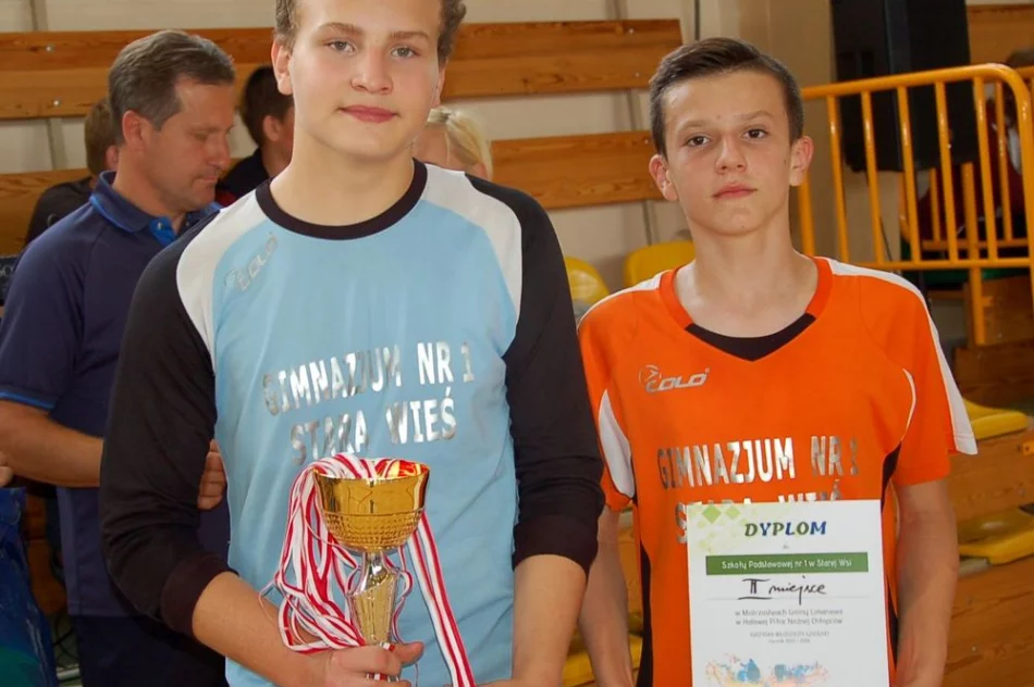 Mistrzostwa Gminy w Halowej Piłce Nożnej Chłopców - najlepsza drużyna z SP Mordarka - zdjęcie 8