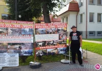 Rolnik szuka sprawiedliwości i protestuje przed sądem - zdjęcie główne