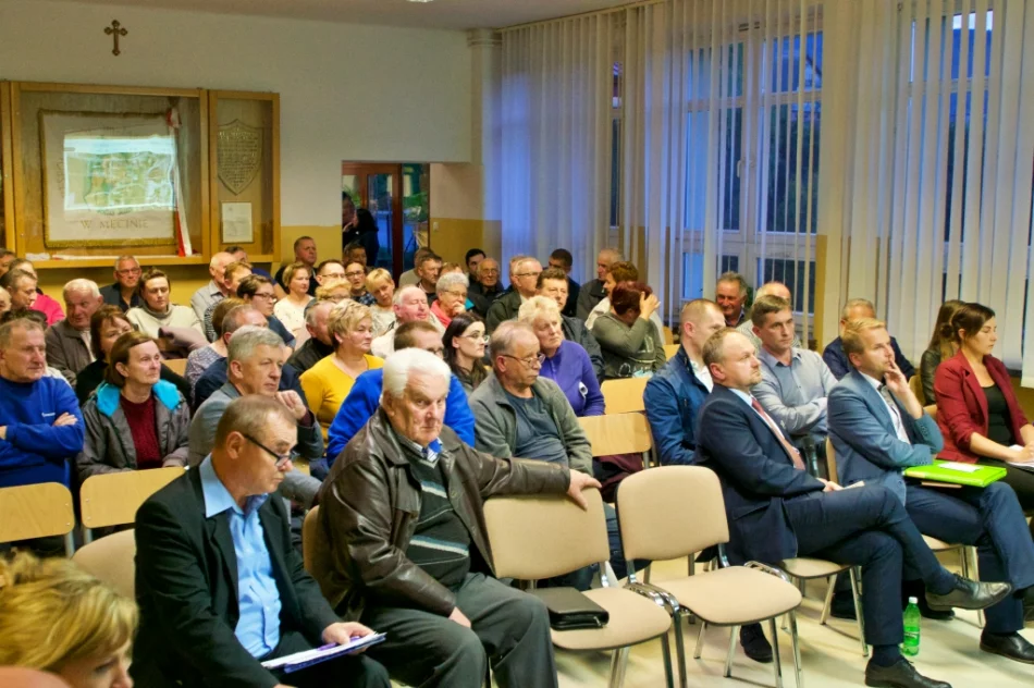 Mieszkańcy do przedstawicieli PKP: "Przyjechaliście z gotowym papierem, więc zrozumcie całą wieś" - zdjęcie 2