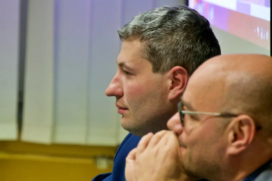 Mieszkańcy do przedstawicieli PKP: "Przyjechaliście z gotowym papierem, więc zrozumcie całą wieś" - zdjęcie 7