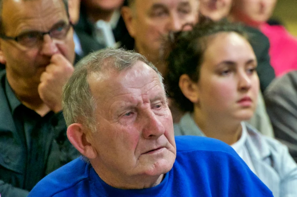 Mieszkańcy do przedstawicieli PKP: "Przyjechaliście z gotowym papierem, więc zrozumcie całą wieś" - zdjęcie 9