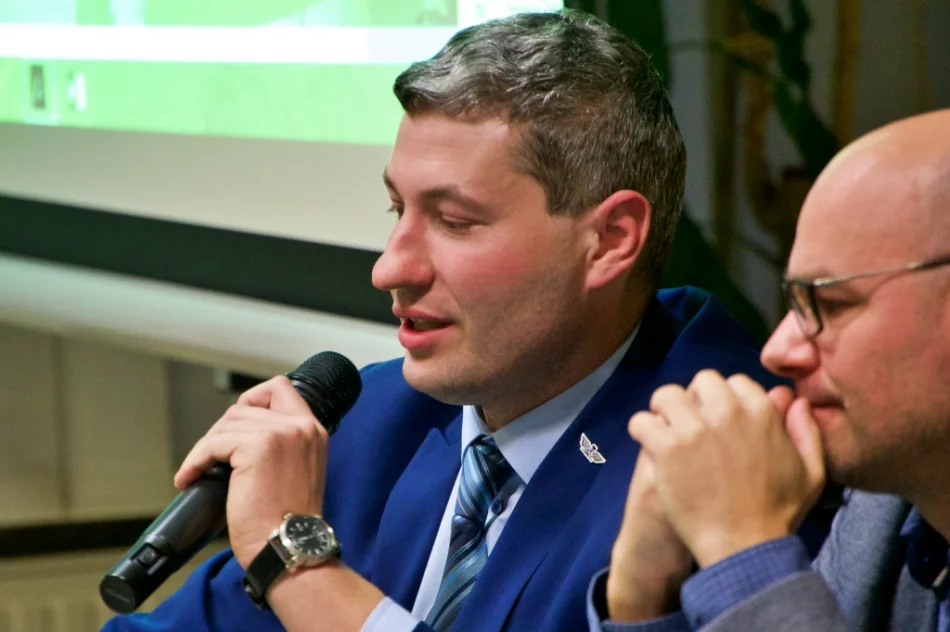 Mieszkańcy do przedstawicieli PKP: "Przyjechaliście z gotowym papierem, więc zrozumcie całą wieś" - zdjęcie 10