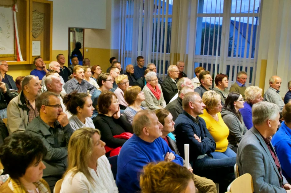 Mieszkańcy do przedstawicieli PKP: "Przyjechaliście z gotowym papierem, więc zrozumcie całą wieś" - zdjęcie 12